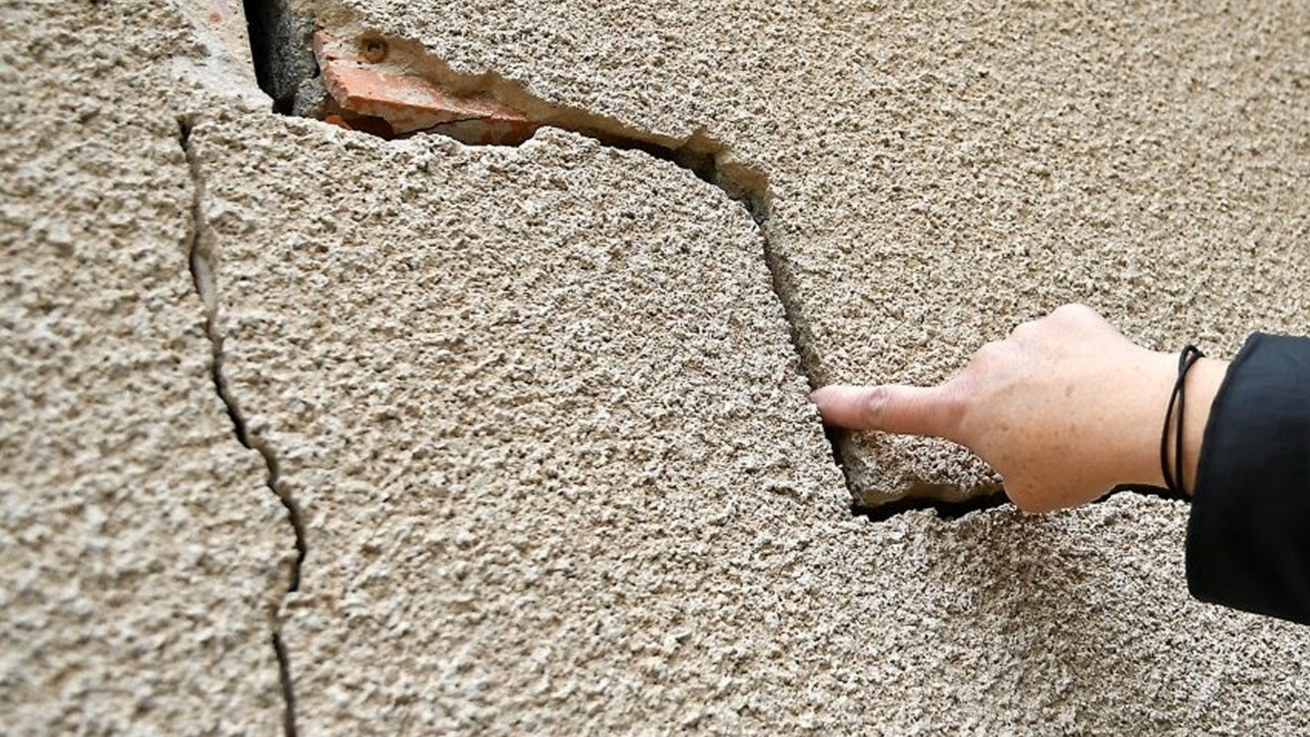 Fissures